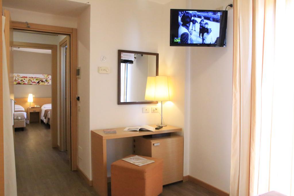 Hotel Sisto V Roma Esterno foto