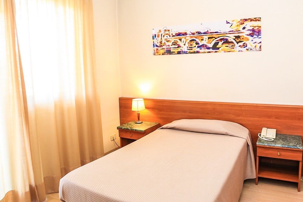 Hotel Sisto V Roma Esterno foto