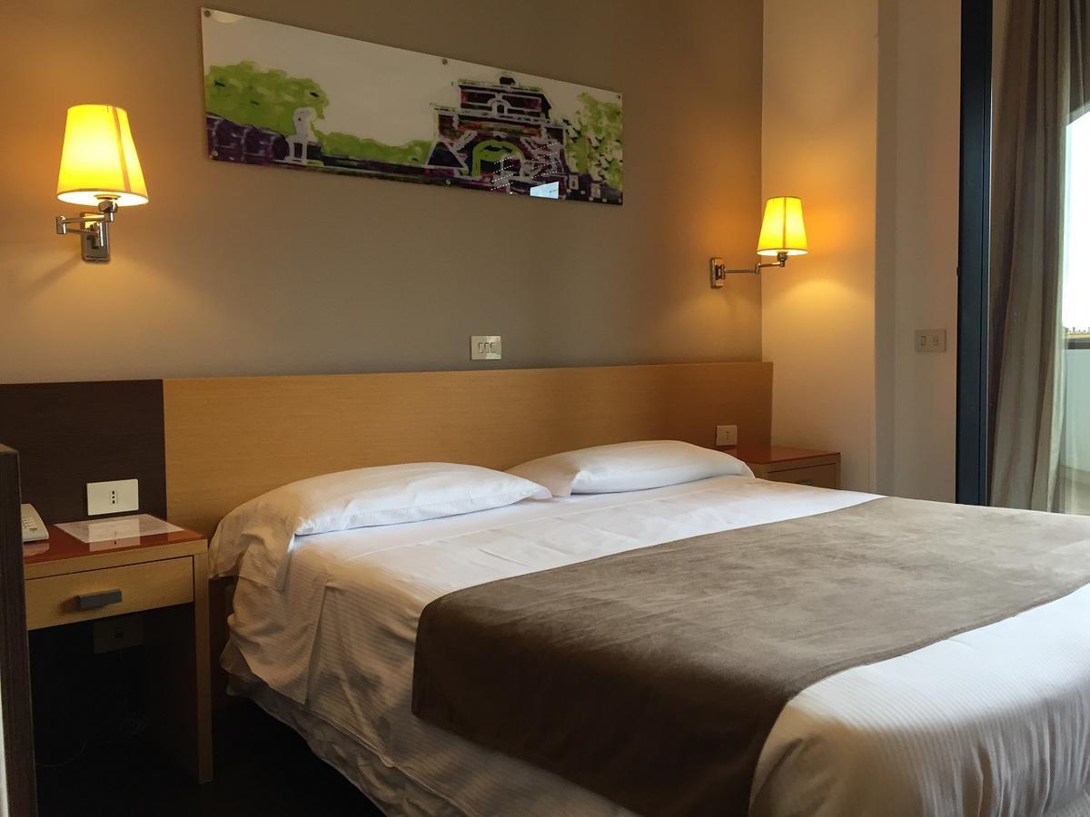 Hotel Sisto V Roma Esterno foto