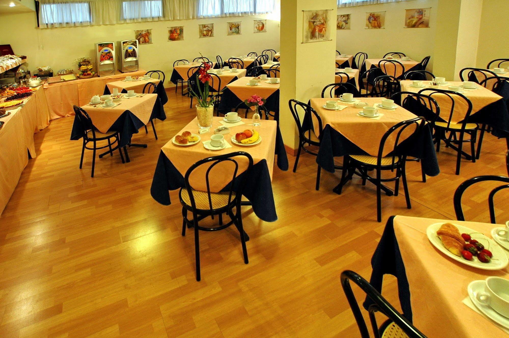 Hotel Sisto V Roma Esterno foto
