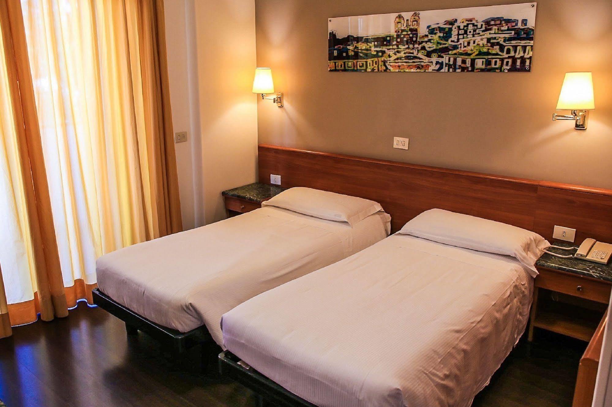 Hotel Sisto V Roma Esterno foto