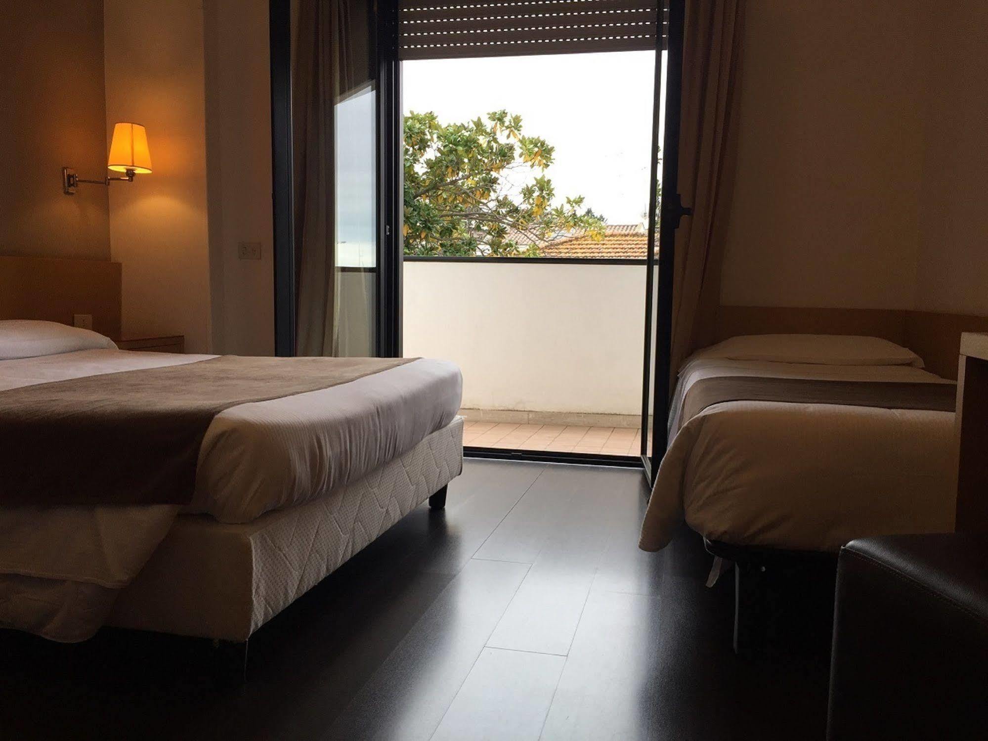 Hotel Sisto V Roma Esterno foto