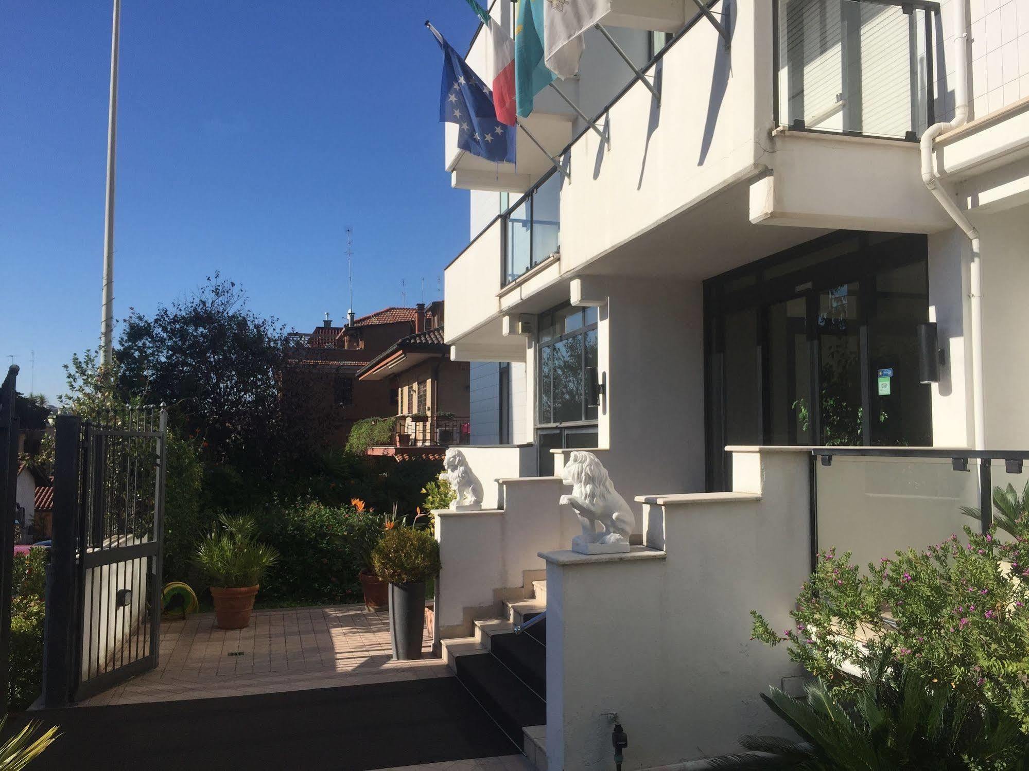 Hotel Sisto V Roma Esterno foto